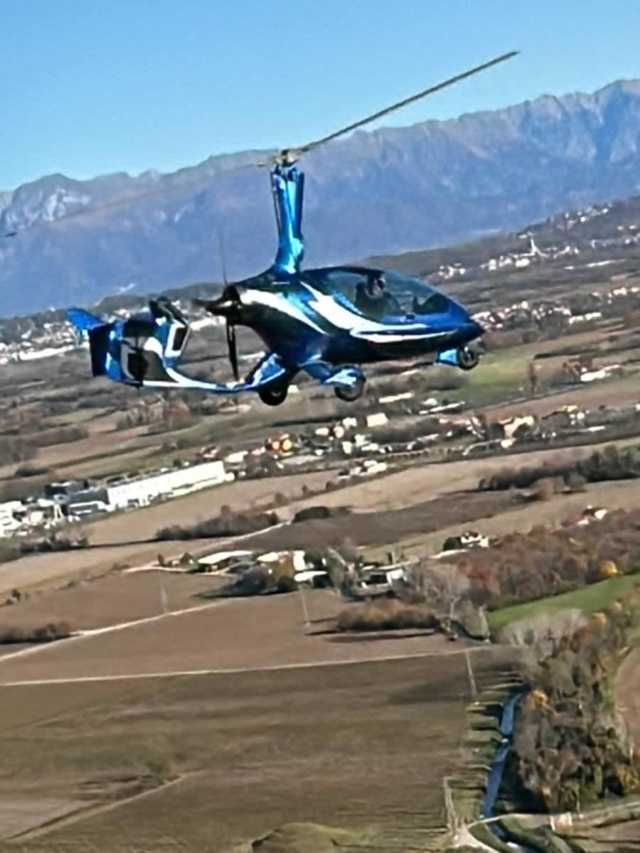 foto-autogiro-in volo